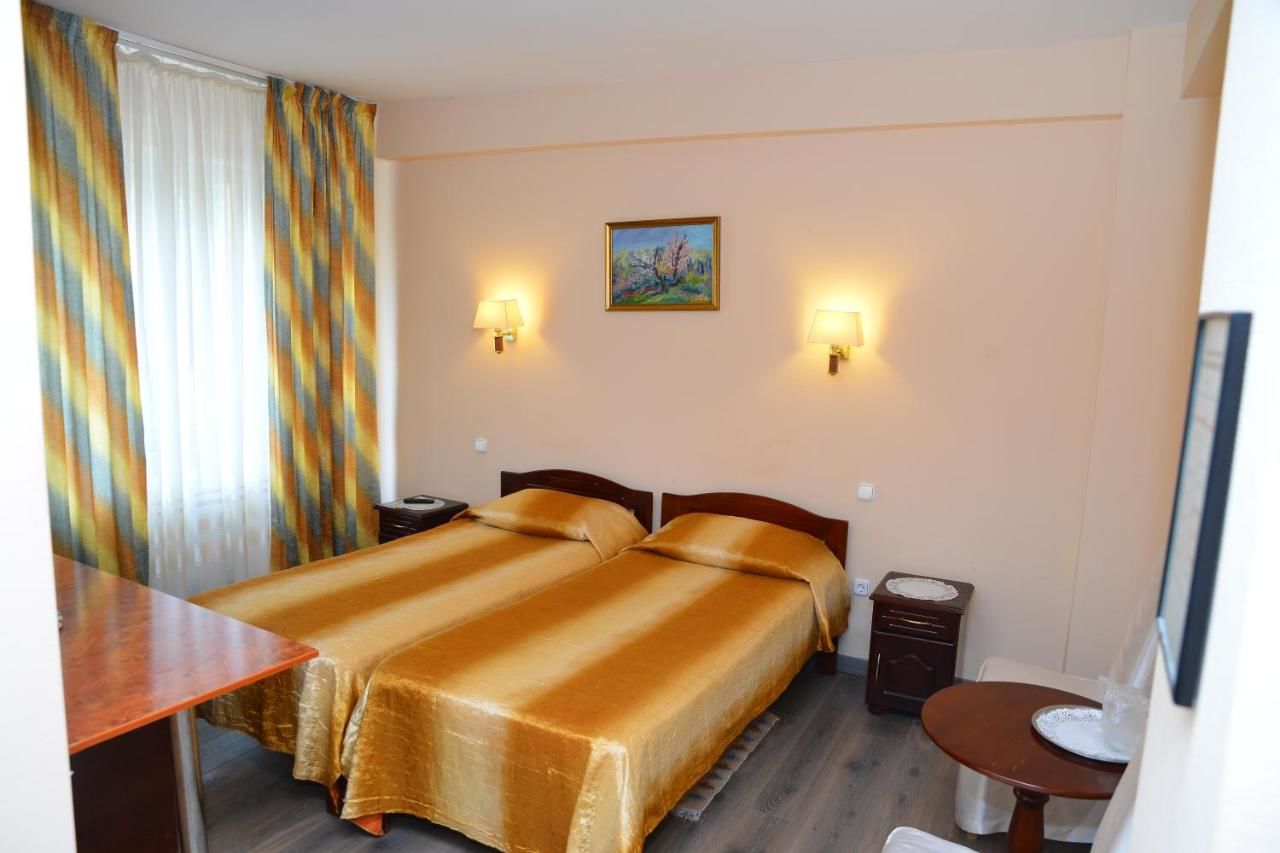 Отель Hotel Două Veveriţe Lăpuşel-22